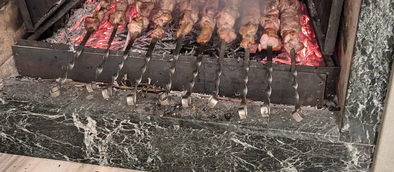 Шашлык на углях в камине